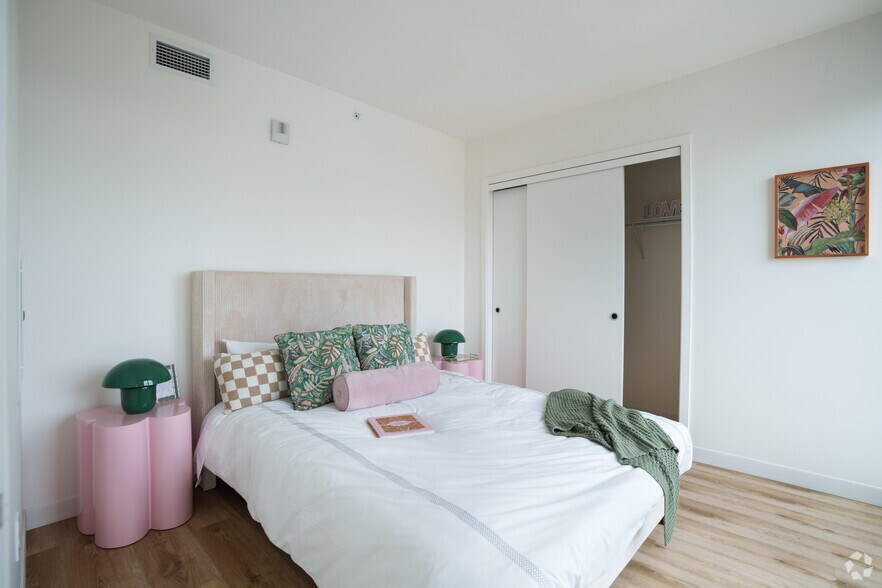 More Photos Of 1950 Broadway, Oakland Apartments For Lease