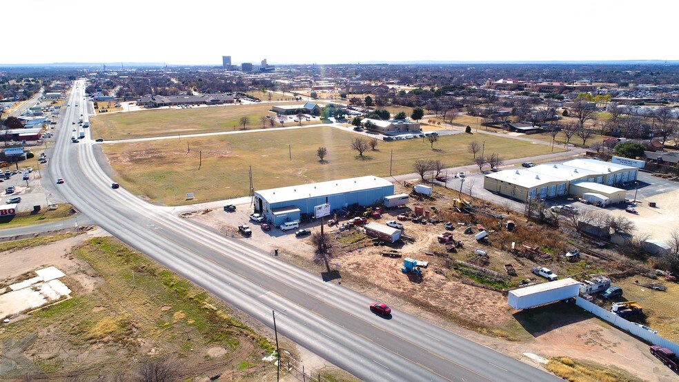 More Photos Of 1902 N Treadaway Blvd, Abilene Showroom For Sale