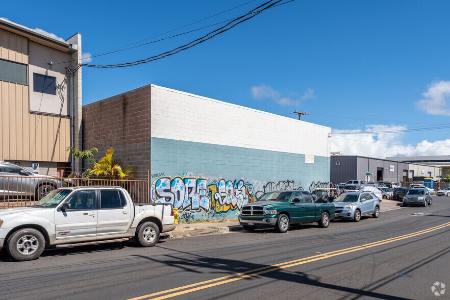 More Photos Of 94-138 Leoleo St, Waipahu Warehouse For Lease