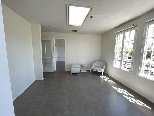More Photos Of 1276 N Palm Canyon Dr, Palm Springs Medical For Lease