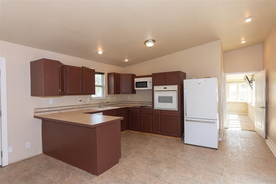 More Photos Of 30303 Ranch Road 12, Dripping Springs Office For Lease