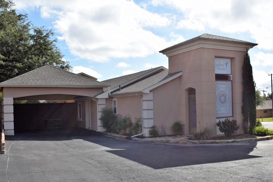 More Photos Of 1715 S Morgan St, Granbury Office Residential For Sale