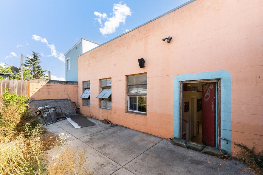 More Photos Of 4820 International Blvd, Oakland General Retail For Sale