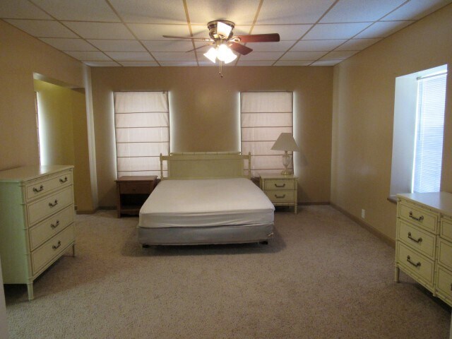More Photos Of 301 S 7th St, Quincy Light Distribution For Sale
