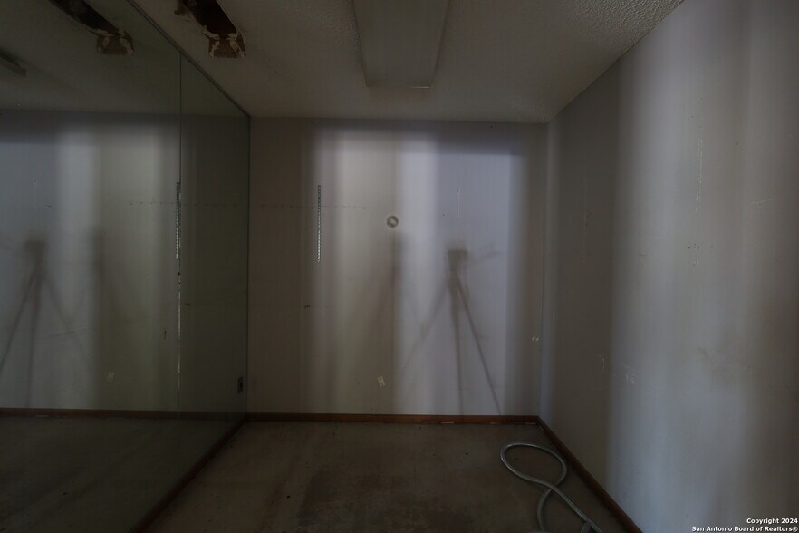 More Photos Of 13622 NW Military Hwy, Shavano Park Medical For Sale