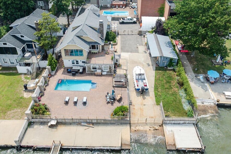 More Photos Of 720 Clarence Ave, Bronx Multifamily For Sale