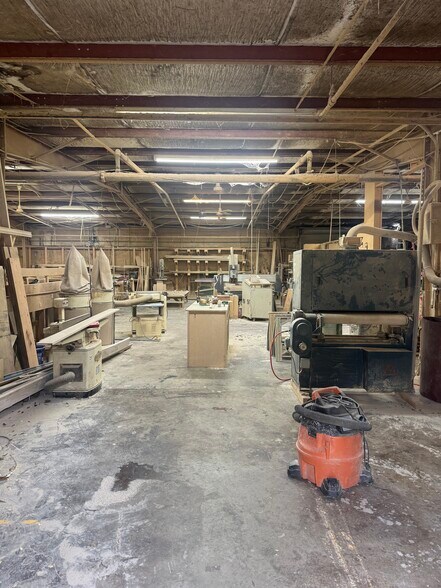 More Photos Of 1951 Duval St, Mobile Warehouse For Sale