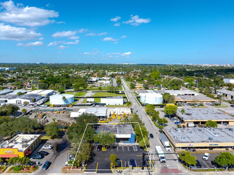 More Photos Of 209 W Hillsboro Blvd, Deerfield Beach General Retail For Lease