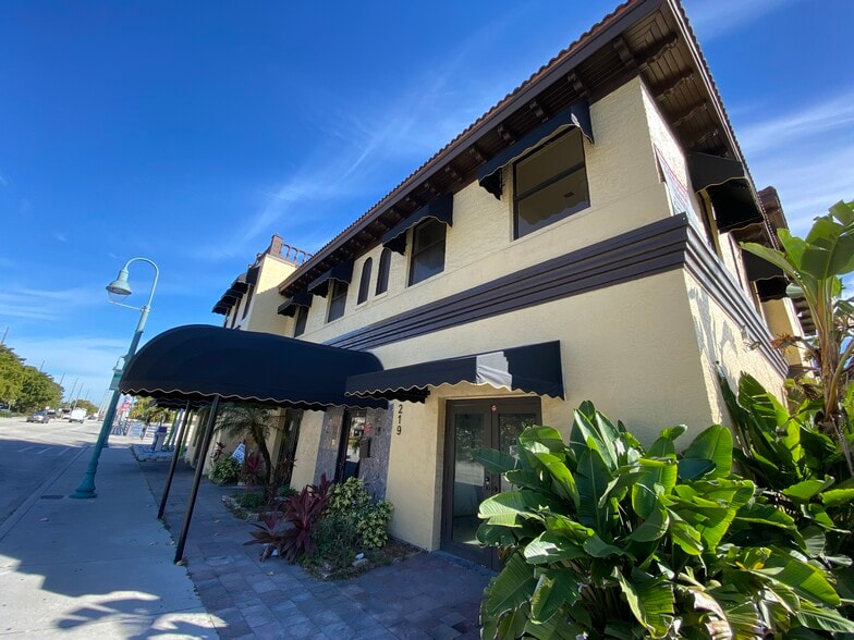 More Photos Of 219 N 21st Ave, Hollywood Storefront Retail Office For Sale