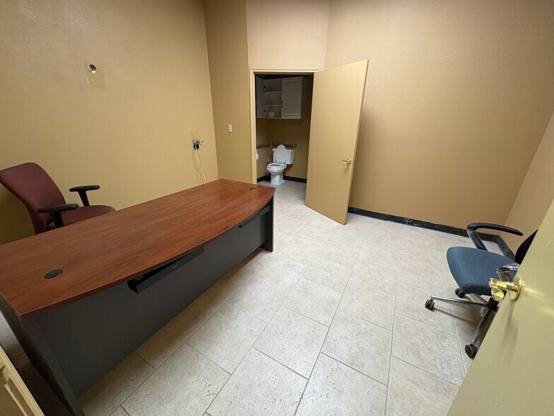 More Photos Of 1671 E 71st St, Tulsa Storefront For Sale