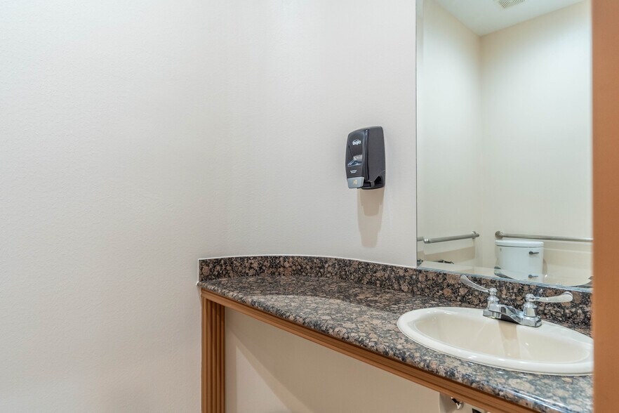 More Photos Of 3208 Broadway St, Houston Medical For Lease