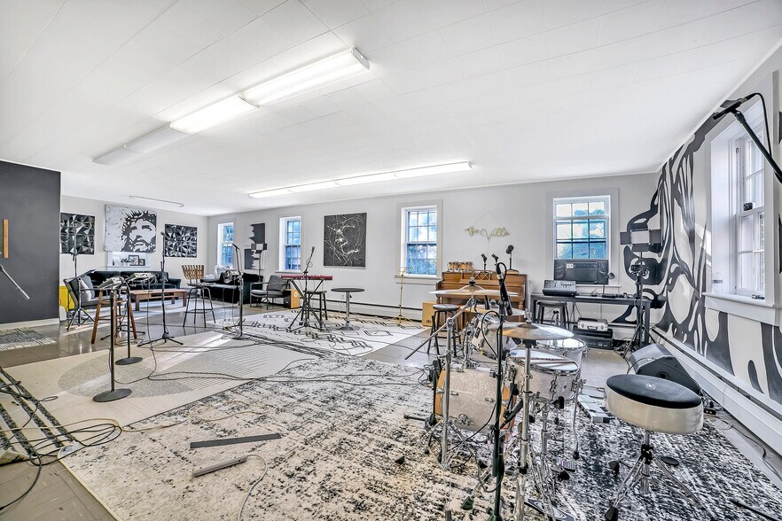 More Photos Of 132 W High St, Somerville Religious Facility For Sale