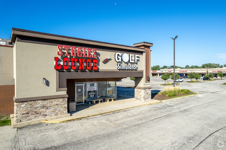 More Photos Of 1090-1250 E Lake St, Hanover Park Unknown For Lease