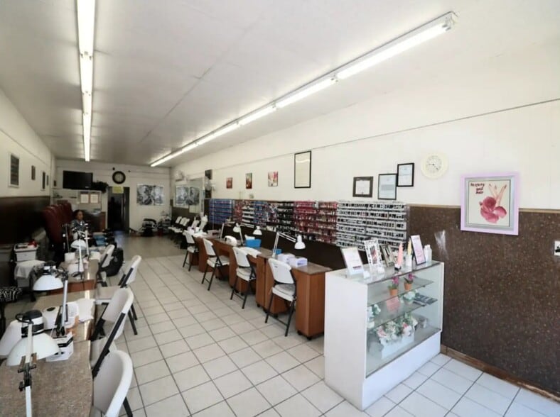 More Photos Of 927 Highland Ave, National City Freestanding For Sale