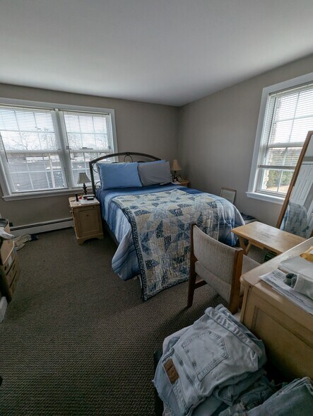 More Photos Of 28 Bohack Ct, Sayville Apartments For Sale