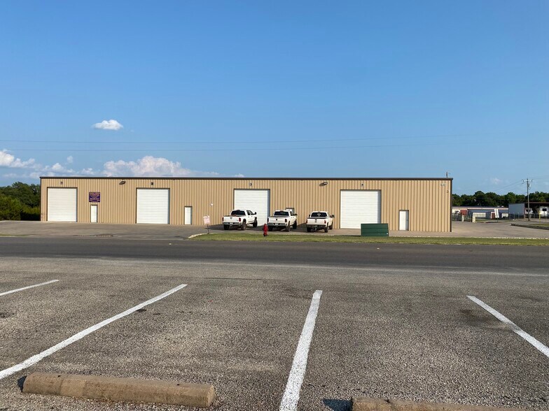 More Photos Of 3381 Acton School Rd, Granbury Warehouse For Lease