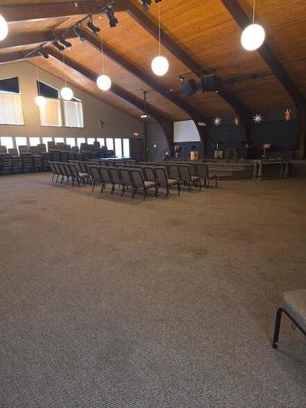 More Photos Of 215 NW 15th St, Newport Flex For Sale