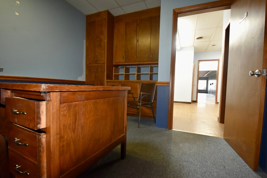 More Photos Of 314 E Main St, Rockwell Medical For Lease