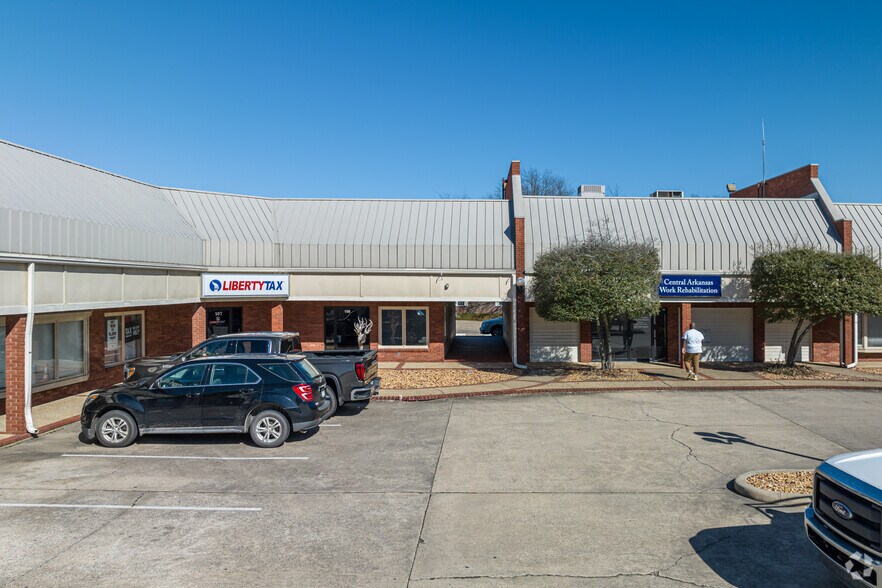 More Photos Of 10500 W Markham St, Little Rock Unknown For Lease