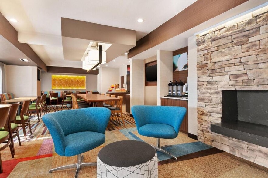 More Photos Of 3045 Centre Pointe Dr N, Roseville Hotel For Sale
