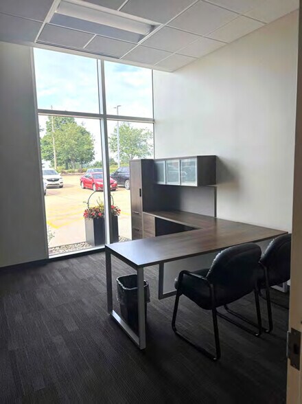 More Photos Of 4201 42nd St NE, Cedar Rapids Office For Lease