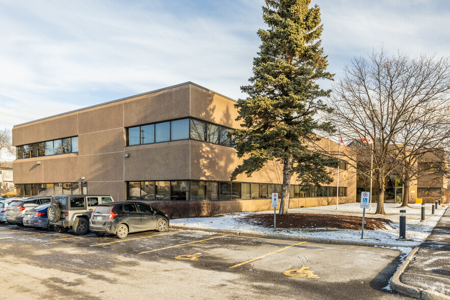 Primary Photo Of 2625 Queensview Dr, Ottawa Office For Lease