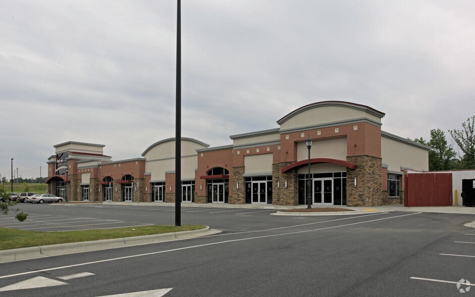 More Photos Of 4002 Elton Way, Greensboro Storefront Retail Office For Lease