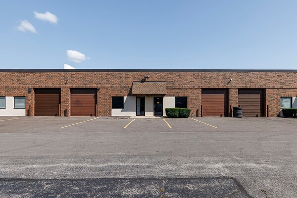 More Photos Of 501-565 N Wolf Rd, Wheeling Warehouse For Sale
