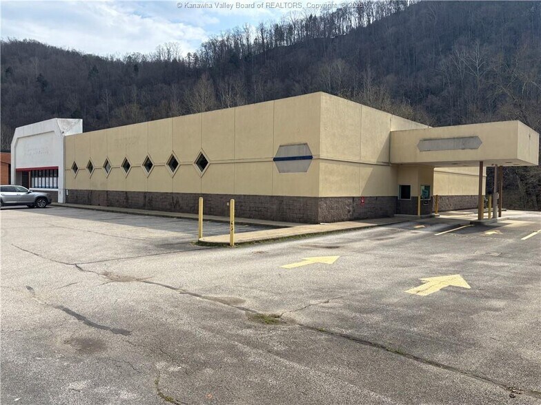 More Photos Of 173 Main St, Clay Drugstore For Lease