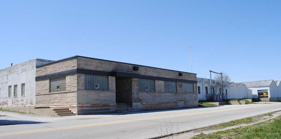 More Photos Of 401 W Blair Pike Rd, Peru Warehouse For Lease