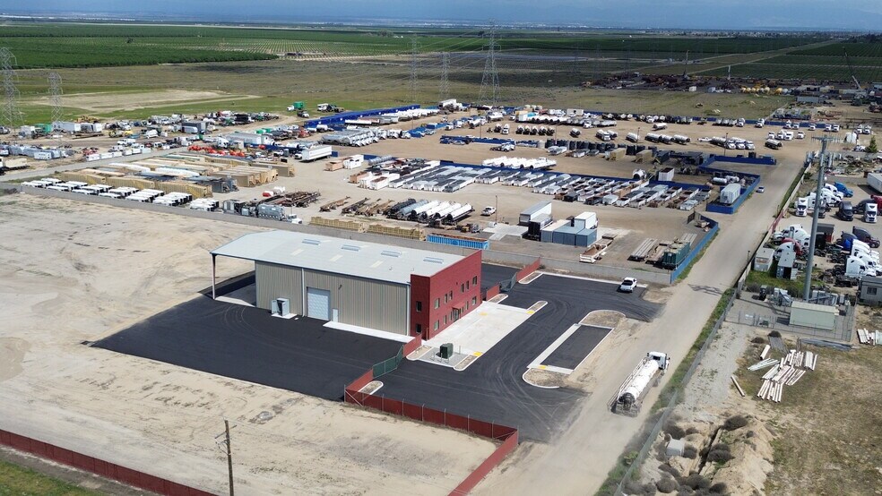 More Photos Of 22420 Gribben Ct, Bakersfield Warehouse For Lease