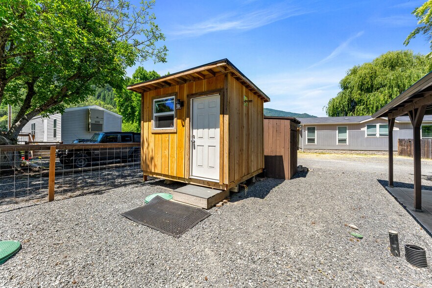 More Photos Of 5333 Rogue River Hwy, Gold Hill Multifamily For Sale
