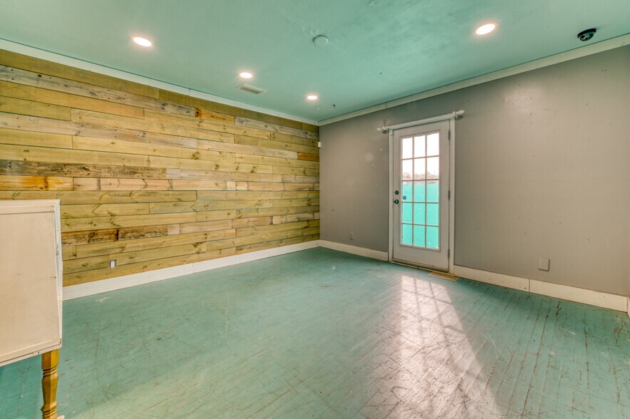 More Photos Of 1328 3rd St N, Jacksonville Beach Office For Lease