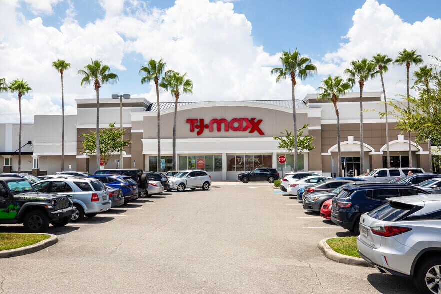 More Photos Of 1455 Semoran Blvd, Casselberry Storefront For Lease