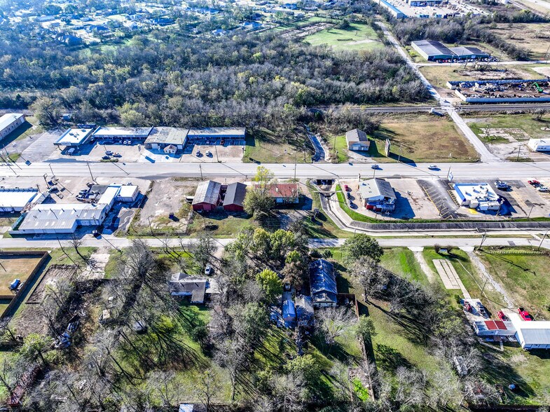 More Photos Of 719 E Moore Ave, Terrell Warehouse For Sale