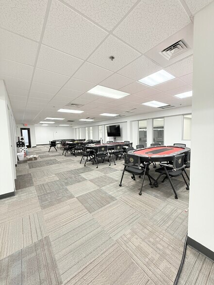 More Photos Of 5402 W Laurel St, Tampa Loft Creative Space For Lease