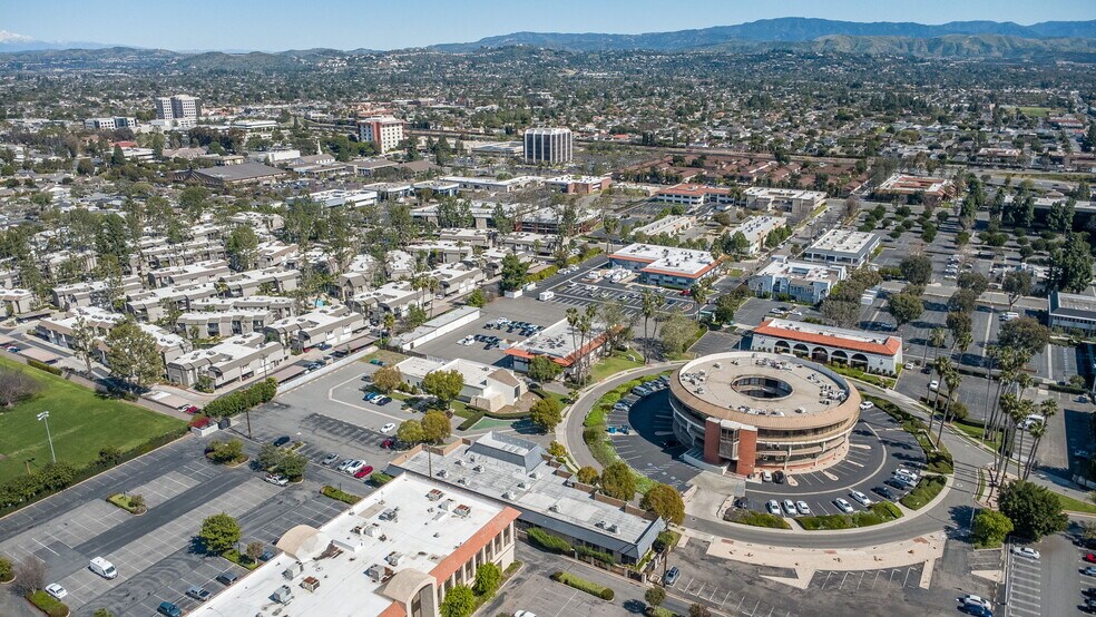 More Photos Of 550 N Golden Circle Dr, Santa Ana Office For Lease