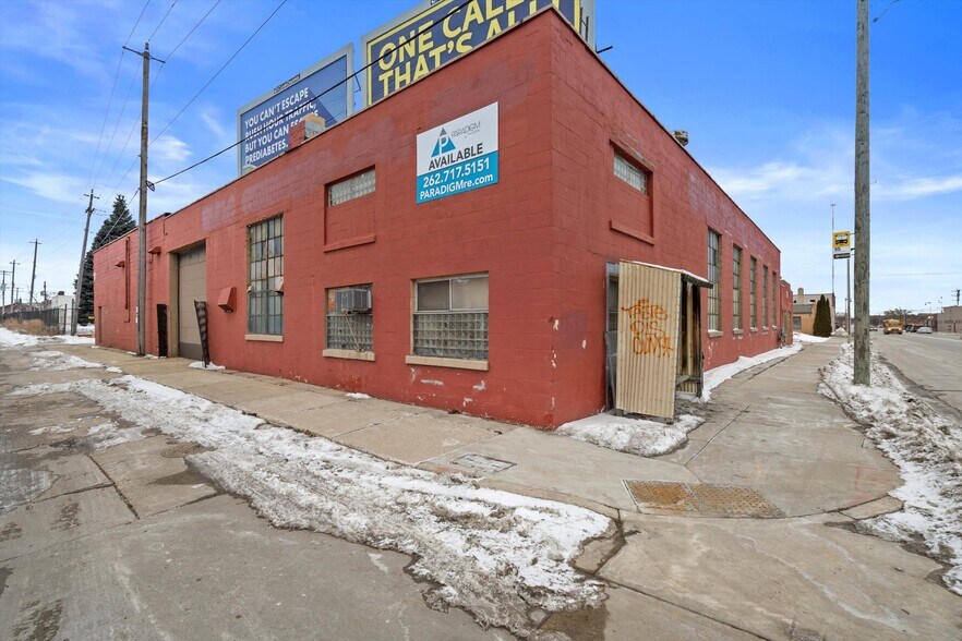 Primary Photo Of 3701 N Holton St, Milwaukee Manufacturing For Sale