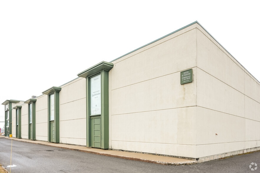 More Photos Of 1040 Rue Bouvier, Québec Storefront For Sale