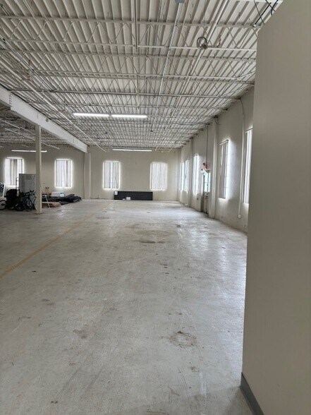 More Photos Of 6085 Court Street Rd, Syracuse Warehouse For Lease
