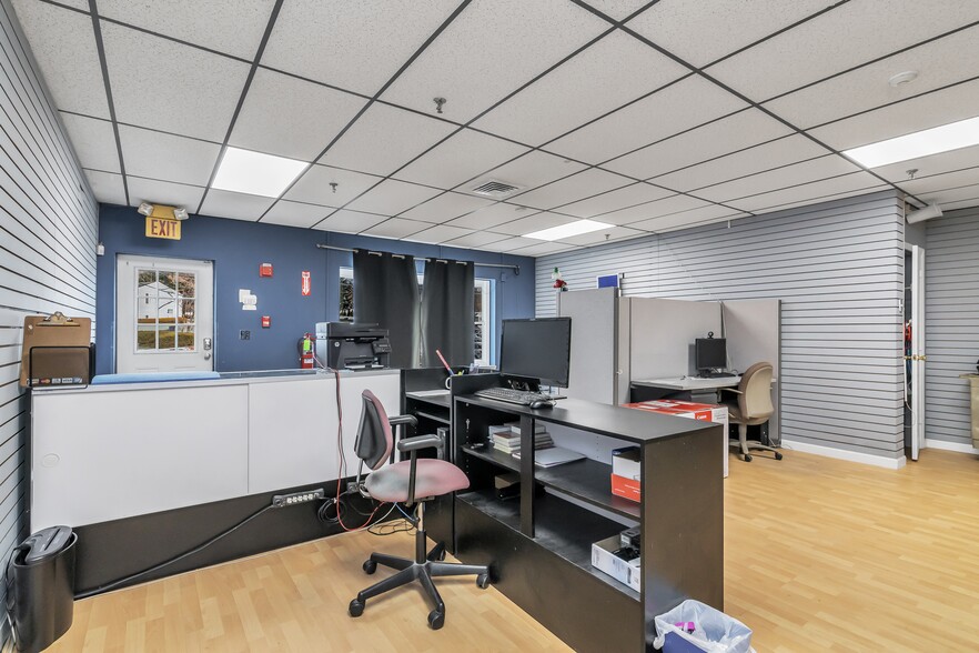 More Photos Of 1794 Bridge St, Dracut Storefront For Sale