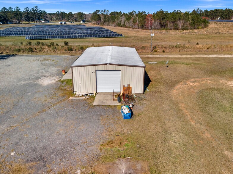 More Photos Of 3464 Albany Ave, Waycross Service For Sale