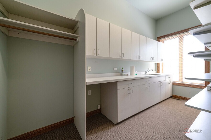 More Photos Of 1017-1019 W Park Ave, Libertyville Medical For Sale