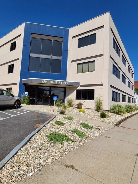 More Photos Of 850 High St, Holyoke Medical For Lease