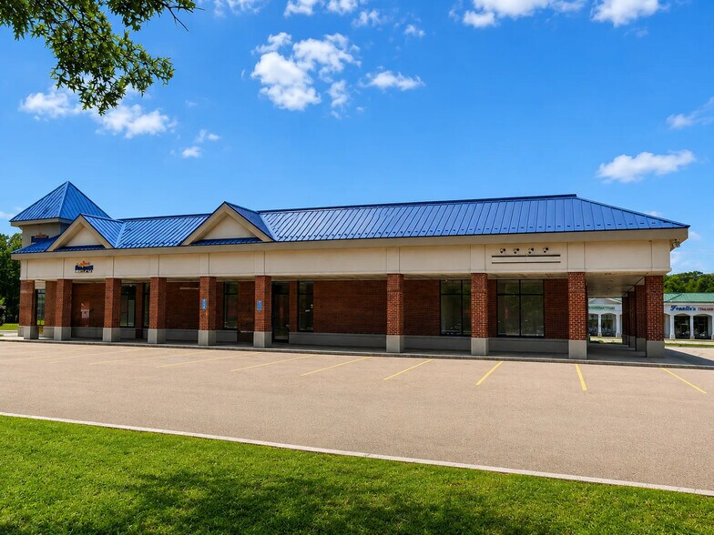 More Photos Of 1041 Ten Rod Rd, North Kingstown Bank For Lease