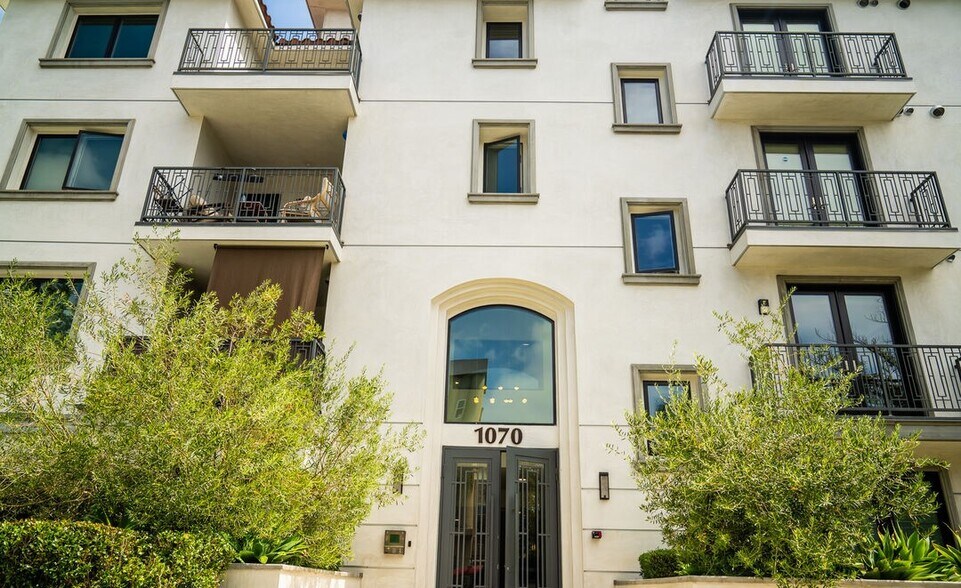 More Photos Of 1070 S Bedford St, Los Angeles Multifamily For Sale