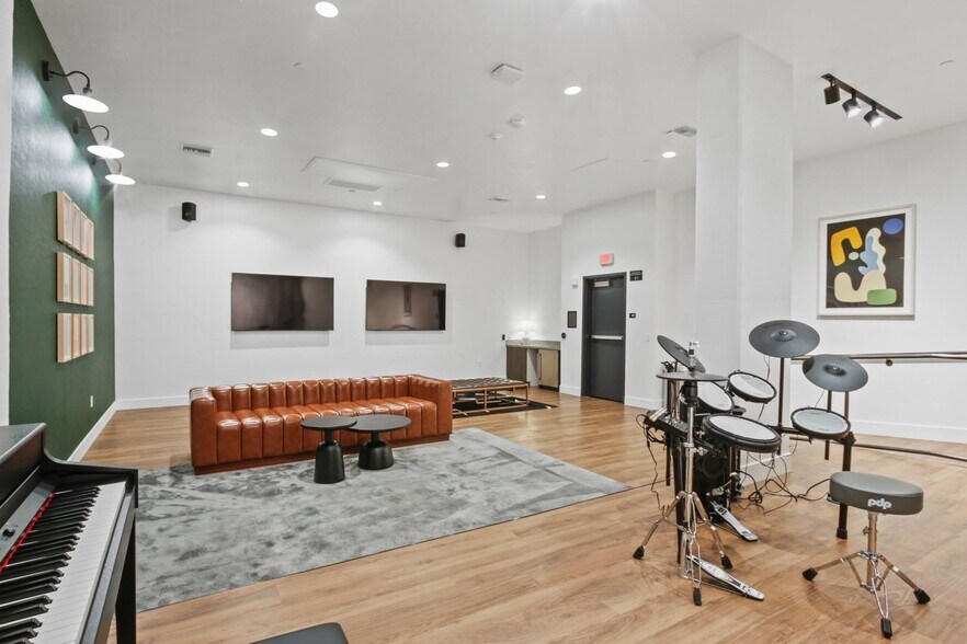 More Photos Of 200 N Vermont Ave, Los Angeles Apartments For Lease