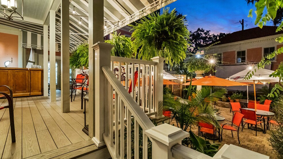 More Photos Of 119 E 37th St, Savannah Restaurant For Sale