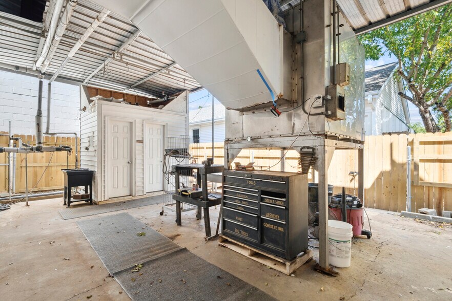 More Photos Of 5325 Canal Blvd, New Orleans General Retail For Sale