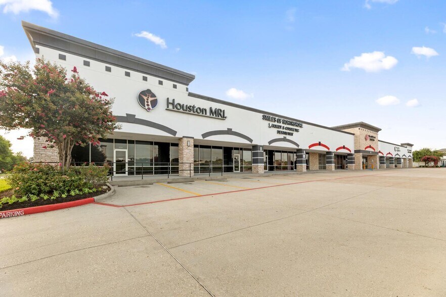 Primary Photo Of 5614-5650 E Sam Houston Pky N, Houston Medical For Lease